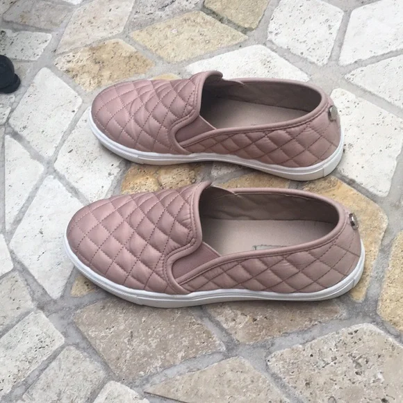 Steve Madden 7.5 rose sneakers good condition but used. - Picture 2 of 8